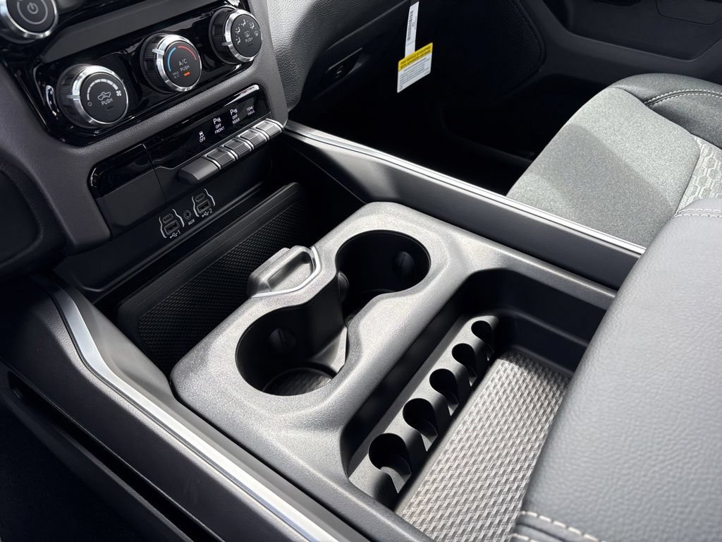 New 2026 RAM 1500 Express AWD/4WD image 18