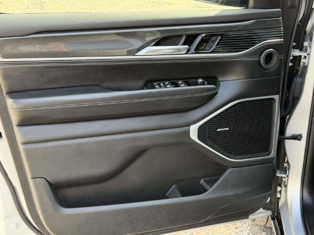 Used 2022 Jeep Wagoneer Series I w/ Convenience Group I AWD/4WD image 17