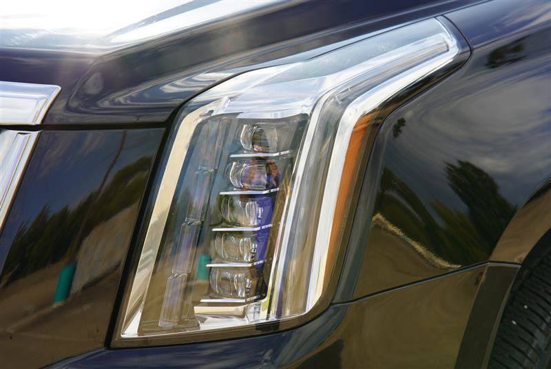 Used 2017 Cadillac Escalade Luxury AWD/4WD image 31