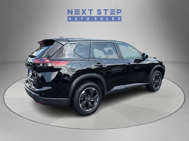 Used 2024 Nissan Rogue SV AWD/4WD image 8