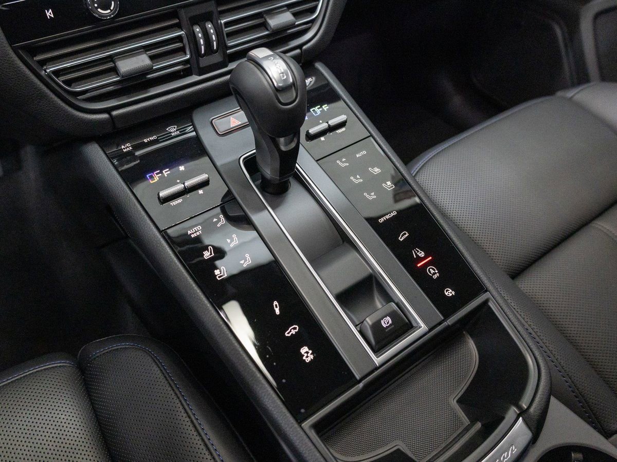 New 2026 Porsche Macan Turbo image 14