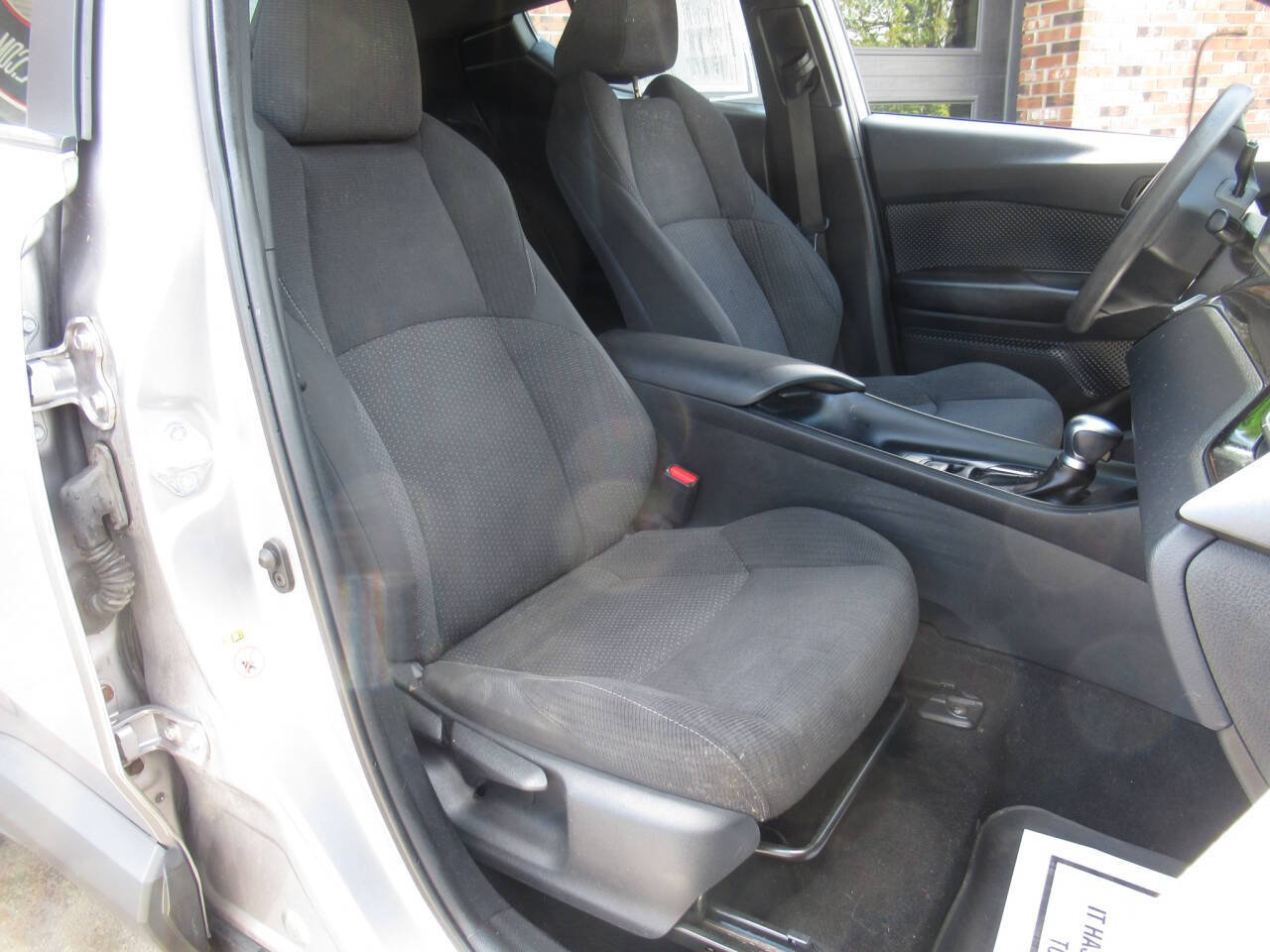 Used 2019 Toyota C-HR LE FWD image 6