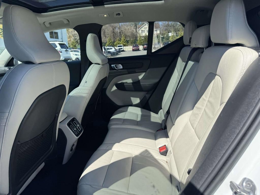 Used 2023 Volvo XC40 B5 Ultimate w/ Climate Package AWD/4WD image 12