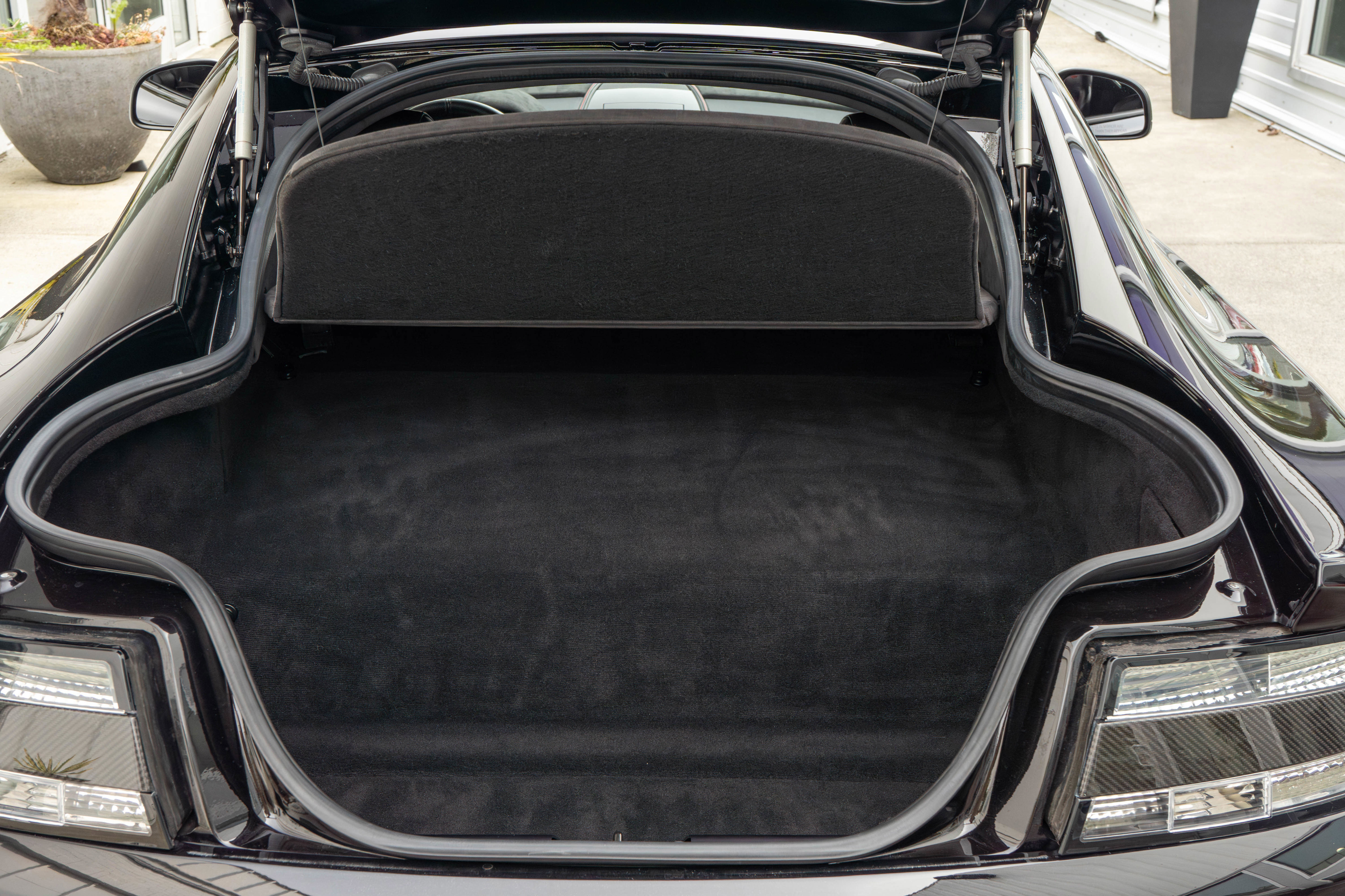 Used 2015 Aston Martin V12 Vantage S image 32