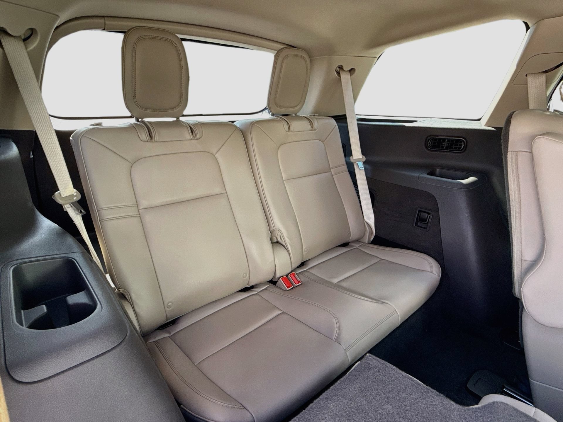 Used 2023 Lincoln Aviator 2WD w/ Premium Package image 22