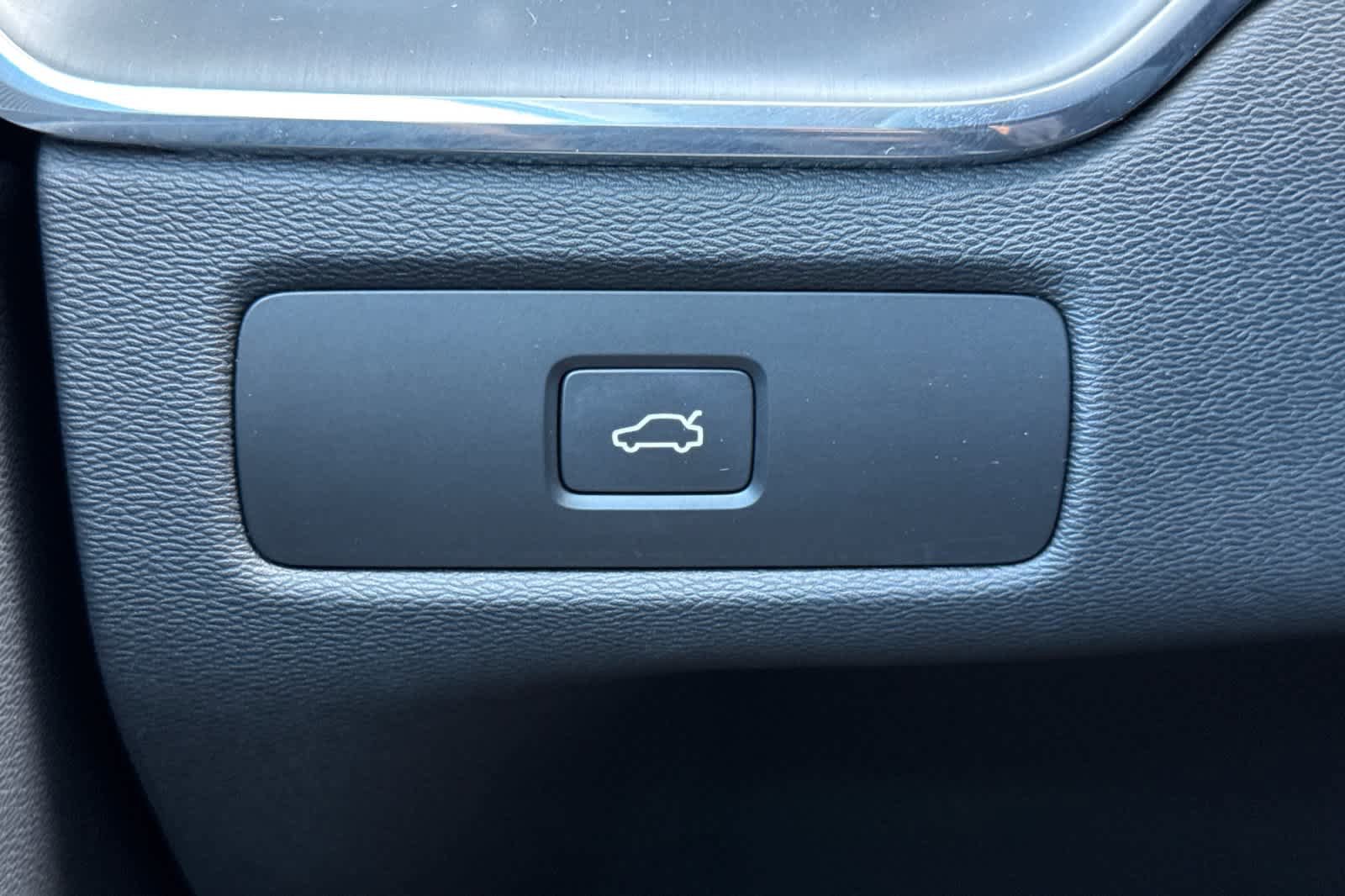 Used 2024 Volvo XC60 B5 Core AWD/4WD image 30