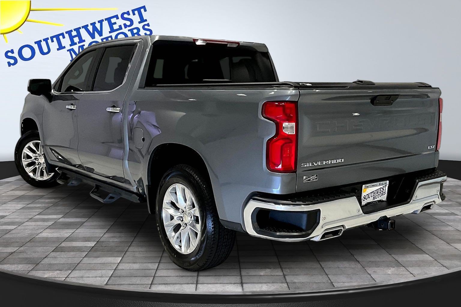 Used 2022 Chevrolet Silverado 1500 LTZ w/ LTZ Premium Package AWD/4WD image 5