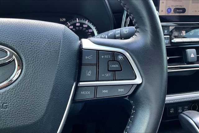 Used 2024 Toyota Highlander LE image 11