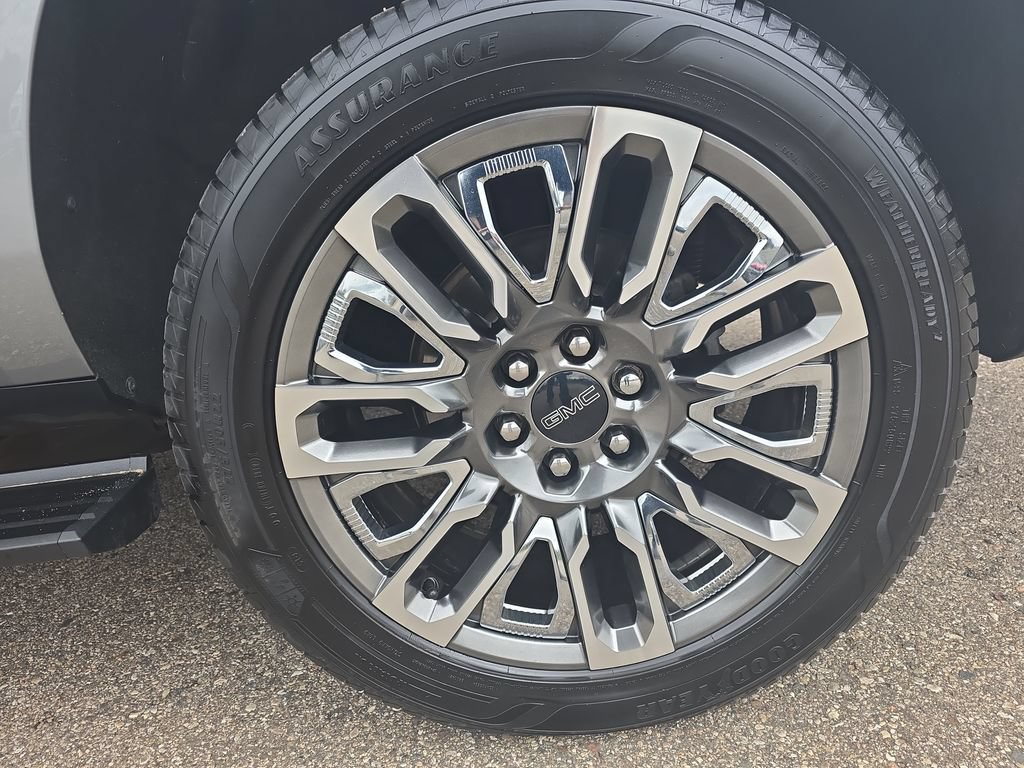 Certified 2023 GMC Yukon XL Denali Ultimate AWD/4WD image 12