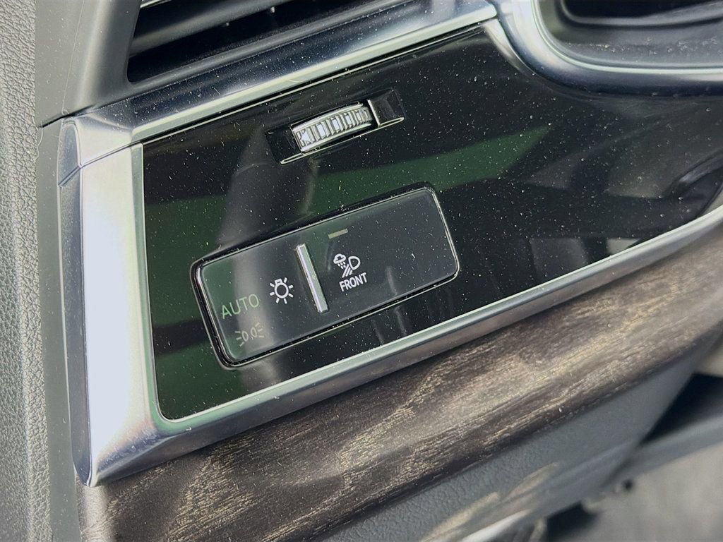 Used 2023 Audi Q8 Prestige image 10