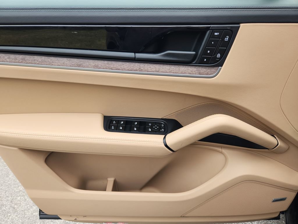 Used 2024 Porsche Cayenne Coupe image 25