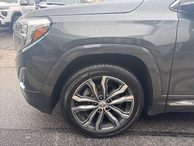 Used 2019 GMC Terrain Denali w/ Advanced Safety Package AWD/4WD image 4