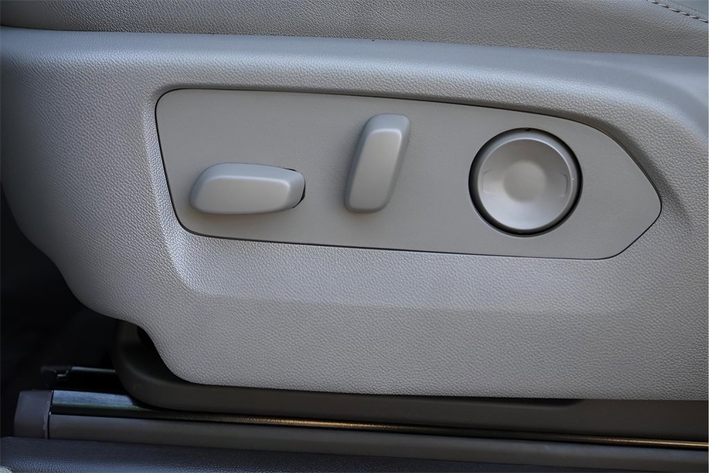 New 2026 GMC Sierra 1500 SLT image 24