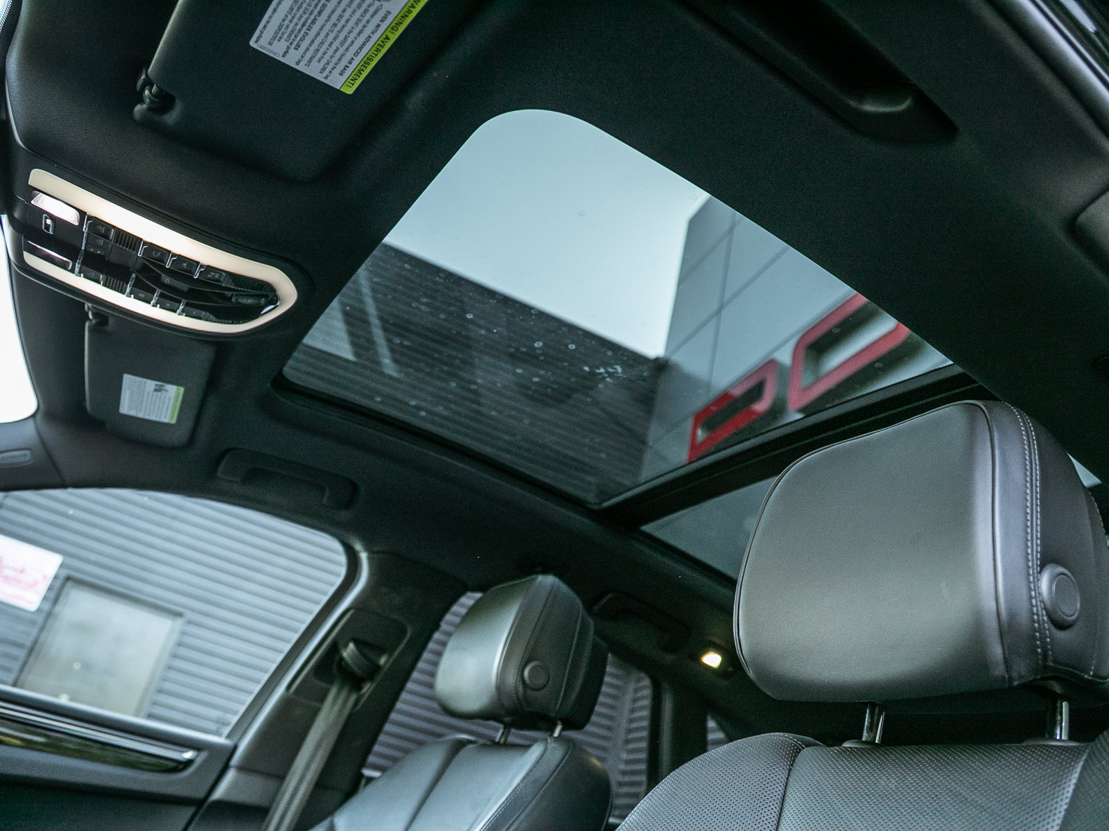 Certified 2023 Porsche Macan AWD/4WD image 15