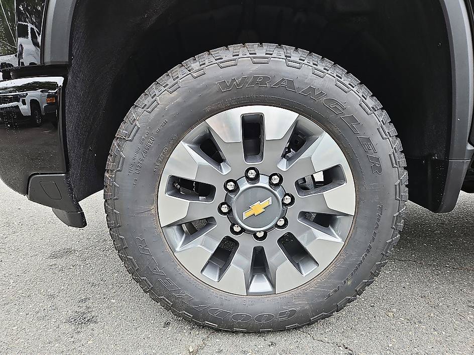 New 2026 Chevrolet Silverado 2500 Custom w/ Custom Value Package AWD/4WD image 9