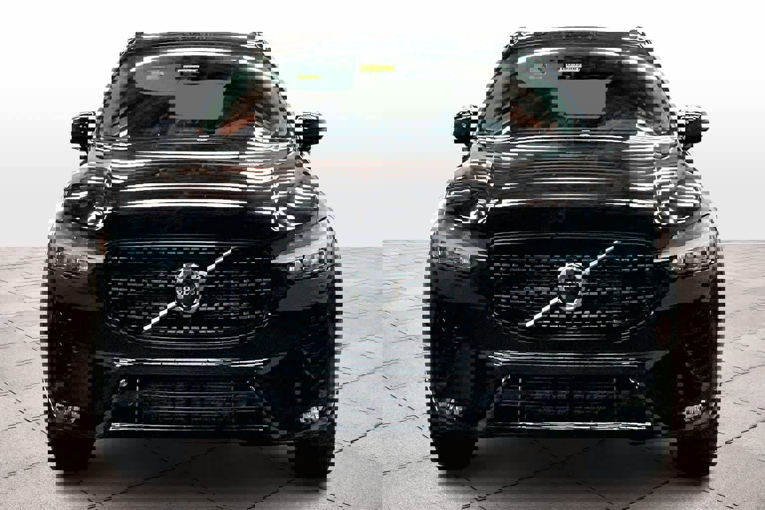 Used 2025 Volvo XC60 B5 Core w/ Protection Package Premier image 3