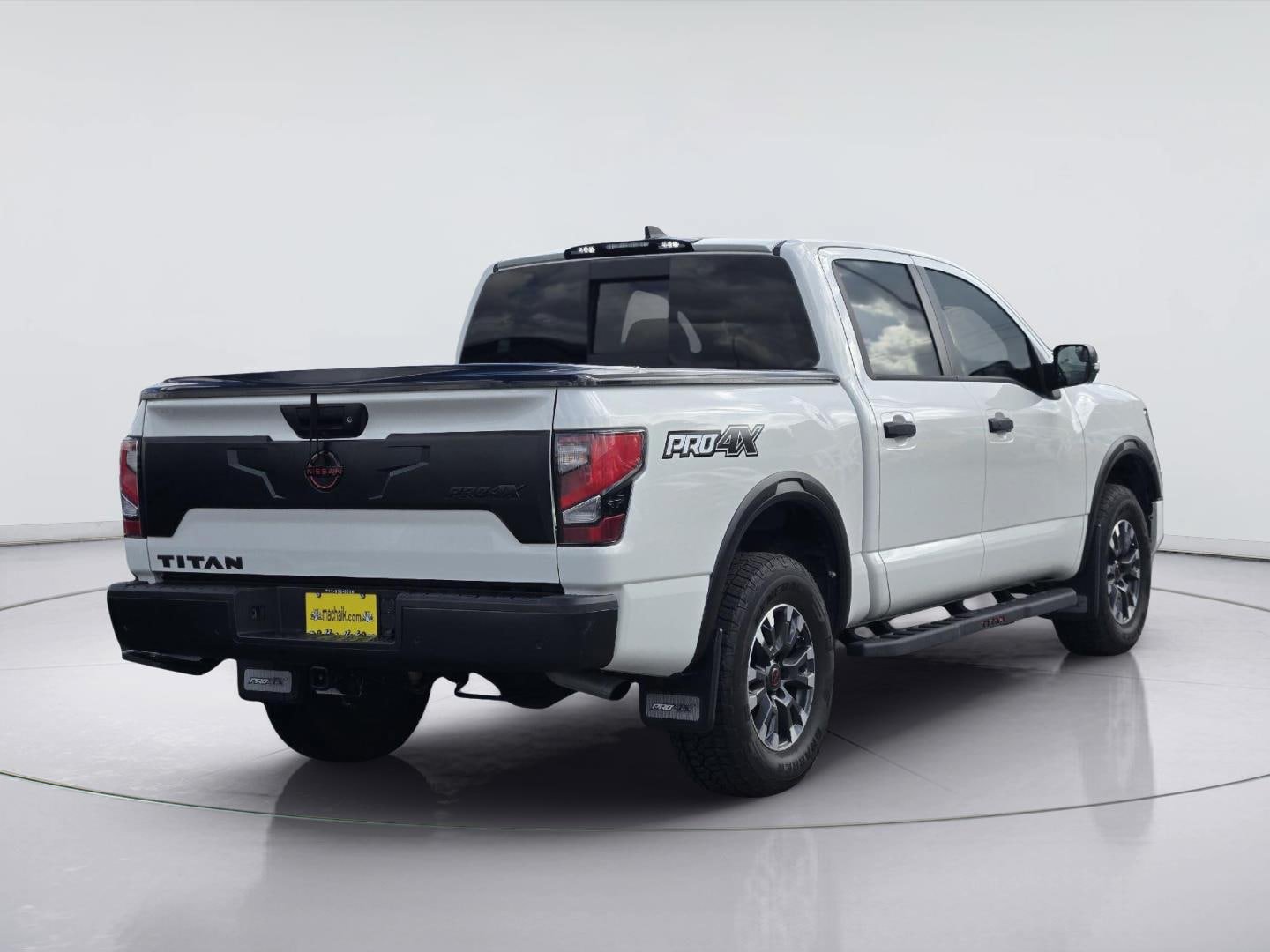 Used 2024 Nissan Titan PRO-4X w/ Pro-4x Convenience Package AWD/4WD image 8