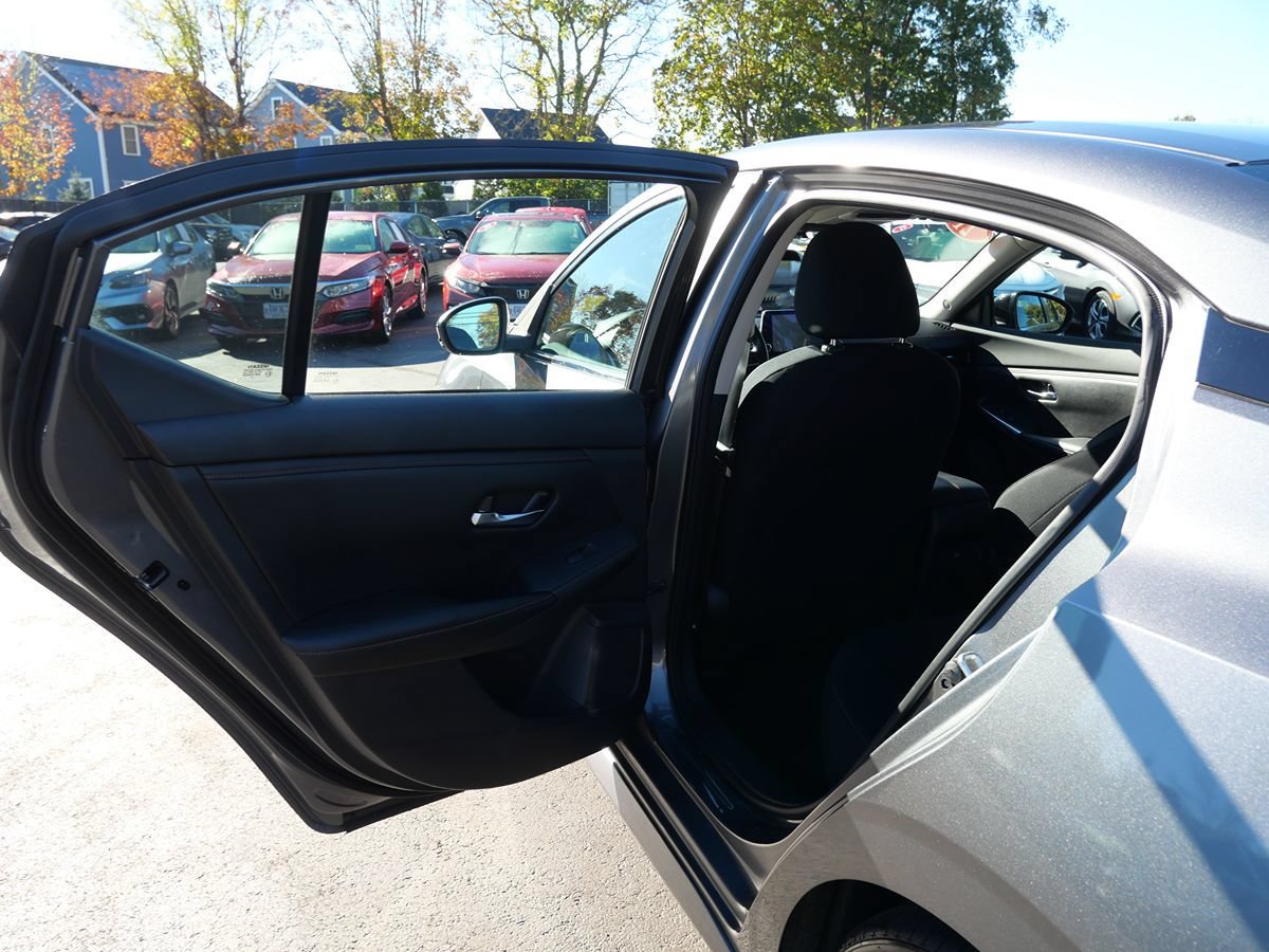 Used 2021 Nissan Sentra SR w/ Electronics Package FWD image 25