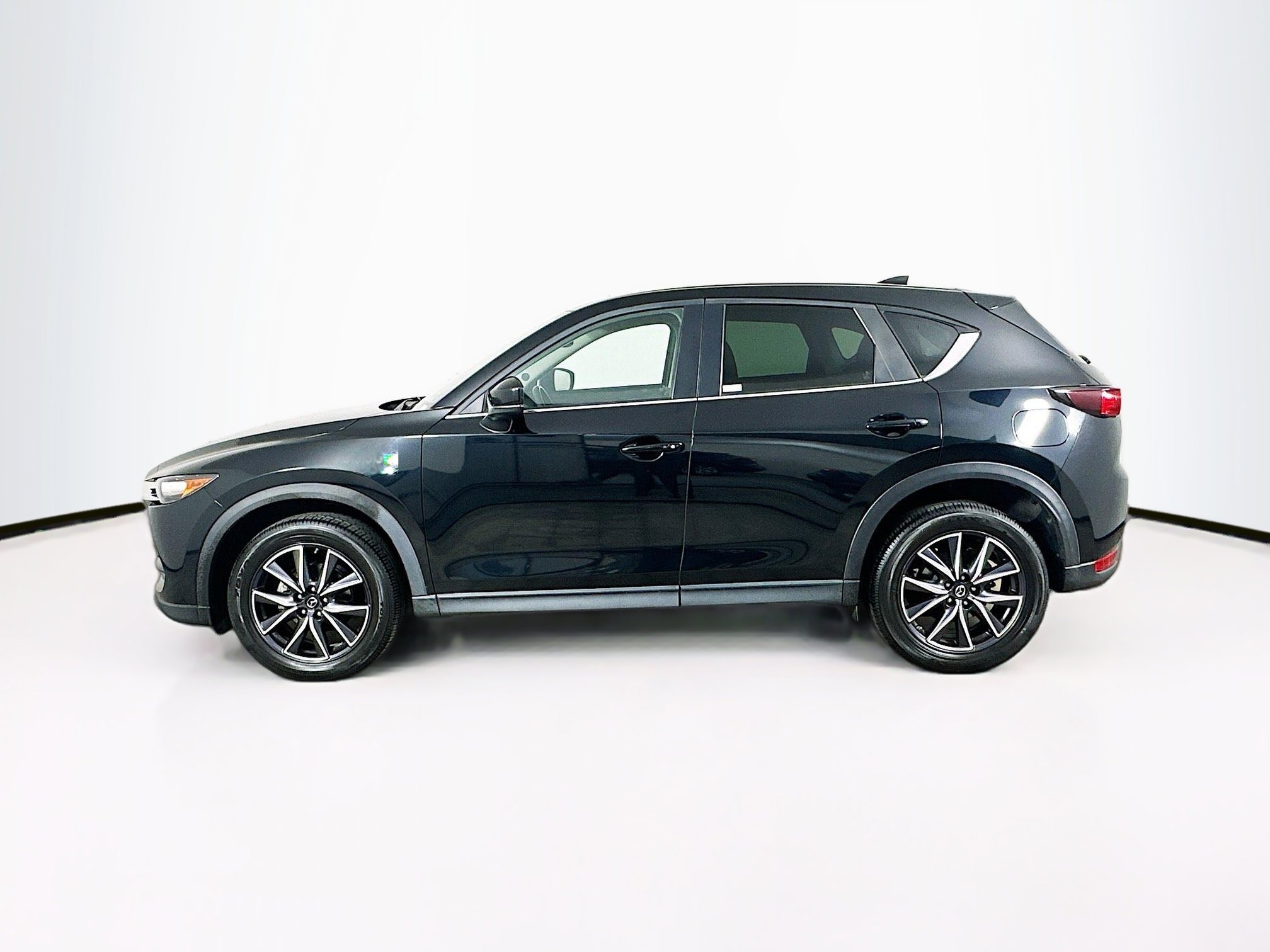 Used 2018 MAZDA CX-5 Touring w/ Preferred Equipment Package image 4