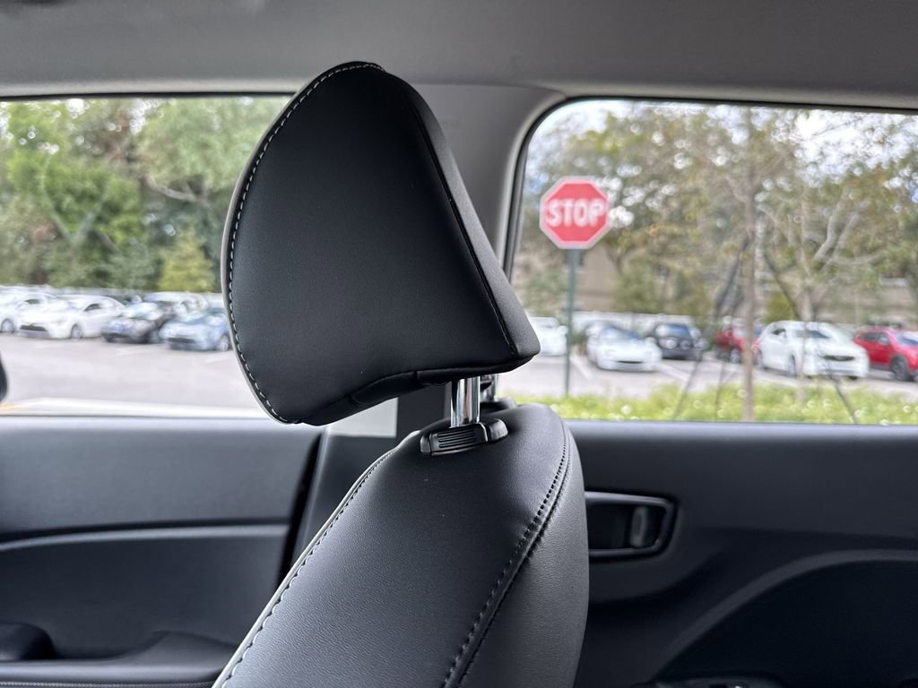 Used 2024 Hyundai Venue Limited image 17