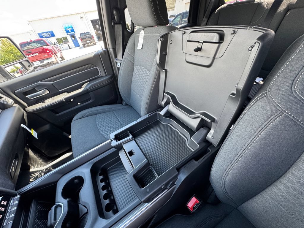 New 2026 RAM 3500 Big Horn AWD/4WD image 30