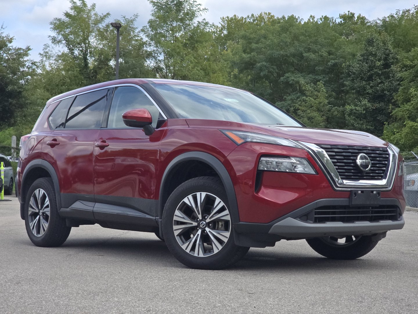 Used 2021 Nissan Rogue SV FWD image 2
