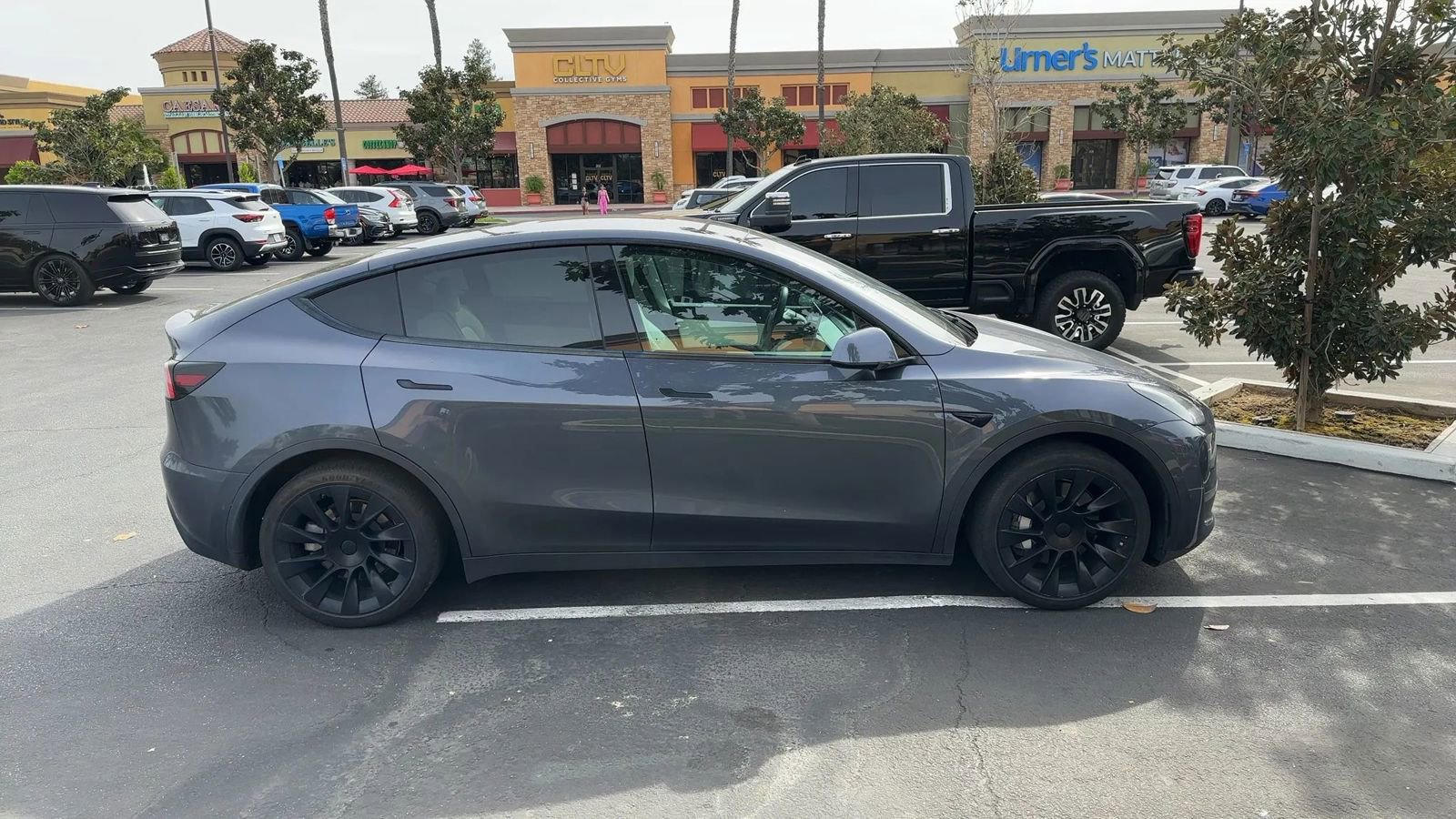 Used 2021 Tesla Model Y Long Range image 5