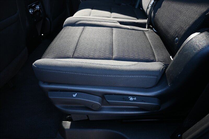 Used 2022 GMC Yukon SLE image 36