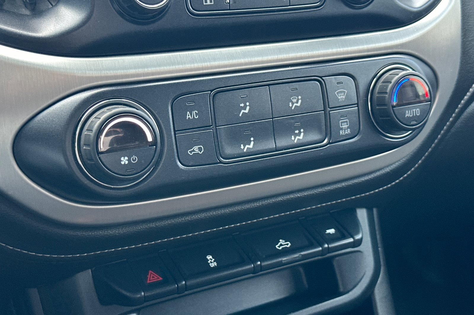 Used 2020 GMC Canyon SLE w/ Elevation Edition image 20