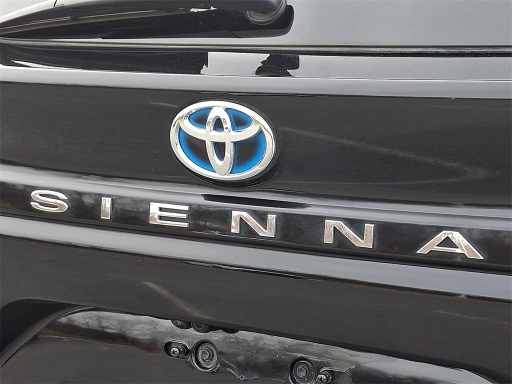 Certified 2024 Toyota Sienna Limited image 33