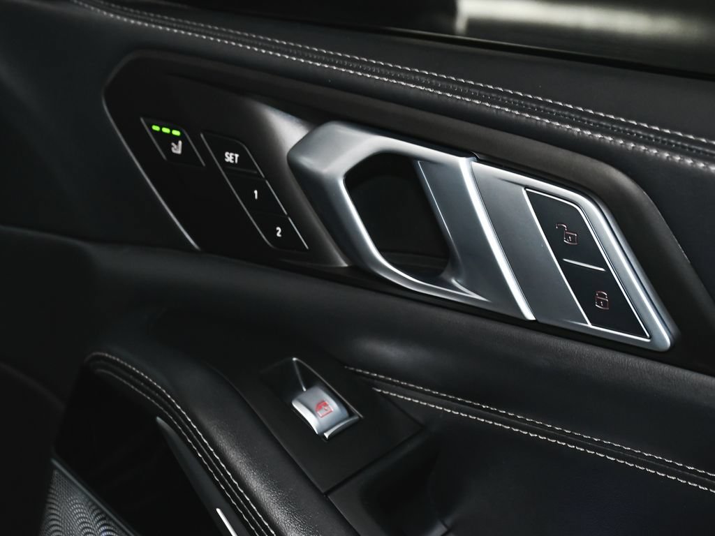 Used 2021 BMW X7 M50i w/ Dynamic Handling Package AWD/4WD image 19
