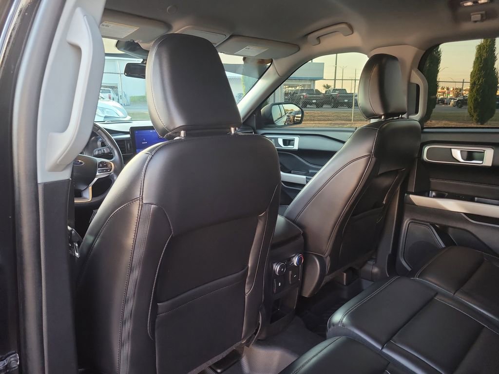 Used 2021 Ford Explorer XLT w/ Equipment Group 202A image 10