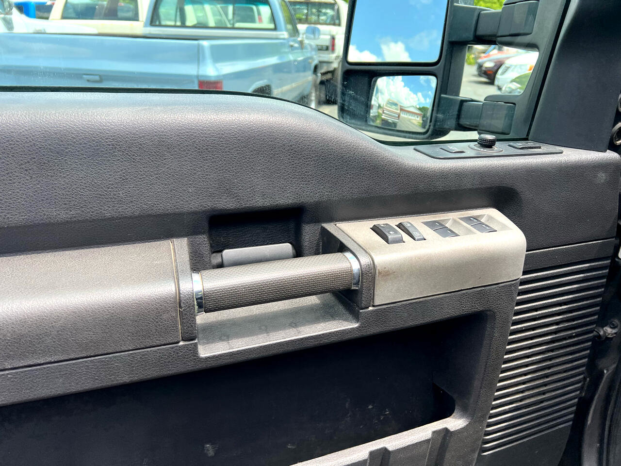 Used 2013 Ford F350 Lariat w/ Chrome Pkg image 8