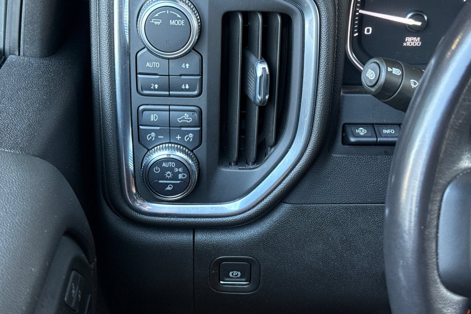 Used 2023 GMC Sierra 2500 AT4 w/ AT4 Preferred Package AWD/4WD image 39