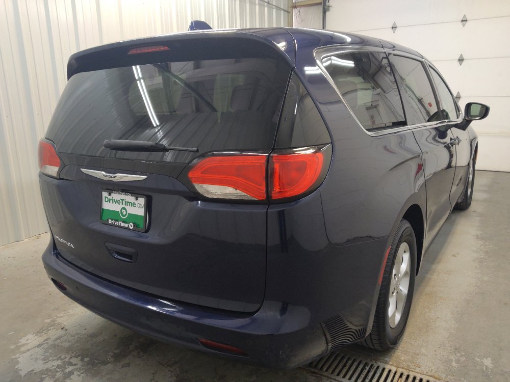 Used 2017 Chrysler Pacifica LX w/ Tire & Wheel Group FWD image 9