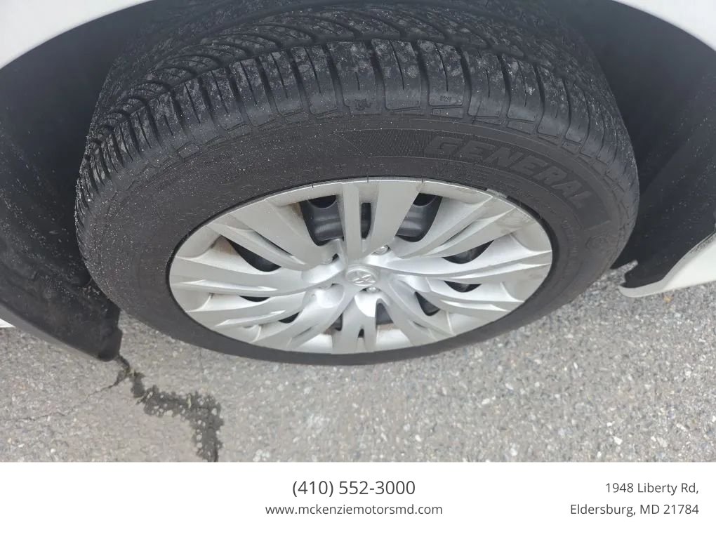 Used 2013 Toyota Camry LE FWD image 25