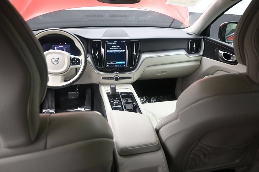 Certified 2024 Volvo XC60 B5 Core AWD/4WD image 16