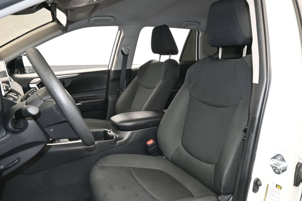 Used 2025 Toyota RAV4 LE AWD/4WD image 10