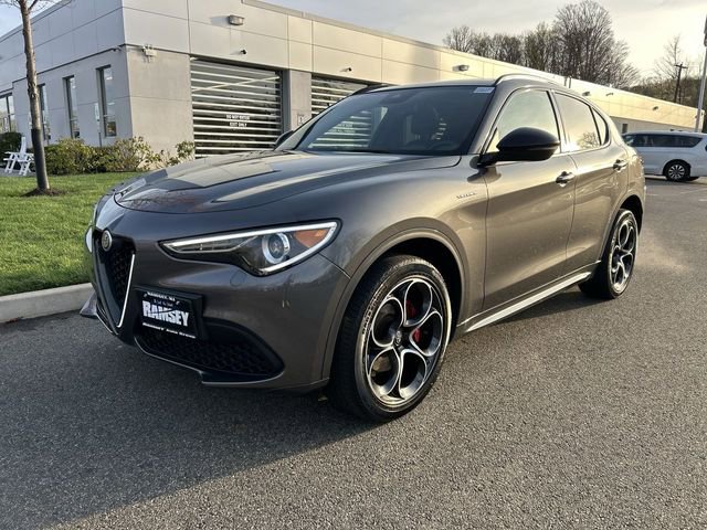 Used 2023 Alfa Romeo Stelvio Veloce image 4