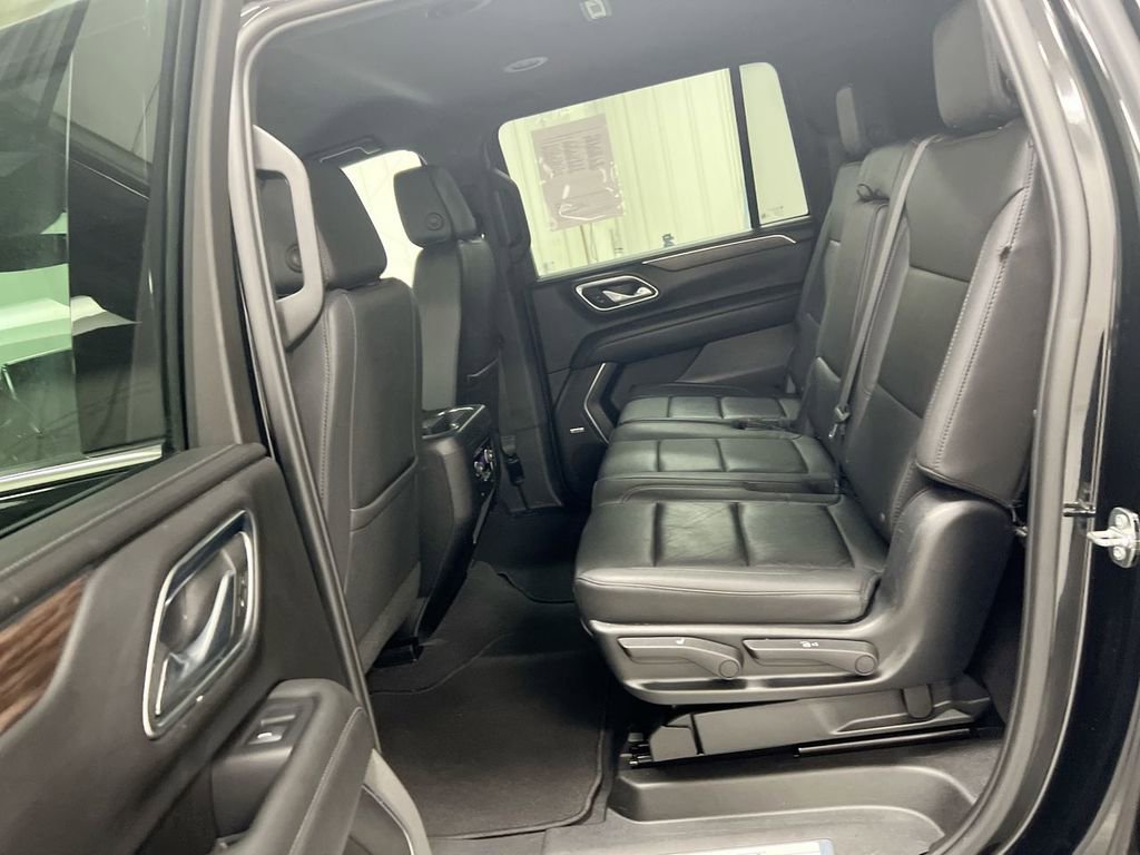 Used 2023 Chevrolet Suburban LT image 23