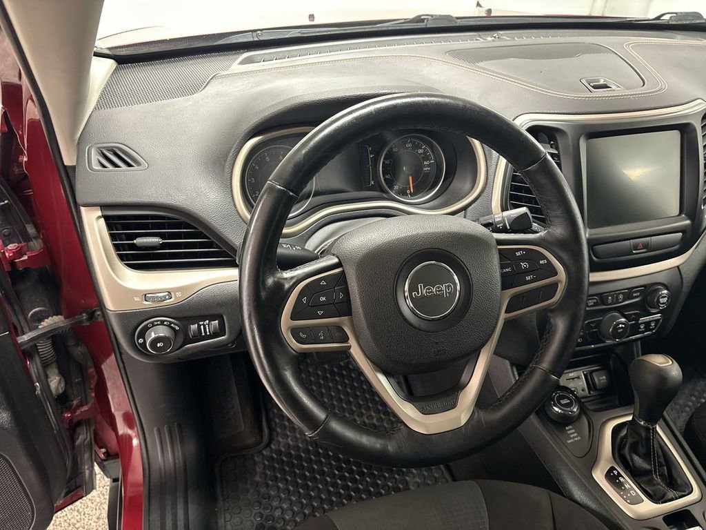 Used 2017 Jeep Cherokee Latitude w/ Cold Weather Group image 13