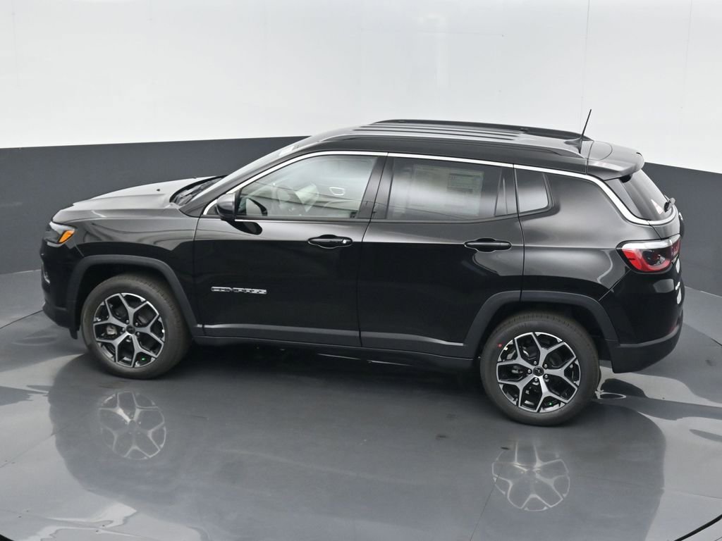 Used 2025 Jeep Compass Limited image 38