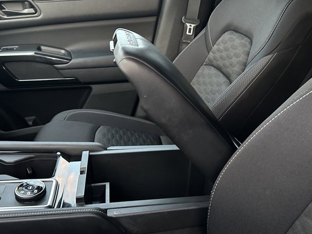 Certified 2023 Nissan Pathfinder SV w/ Black Appearance Package image 25