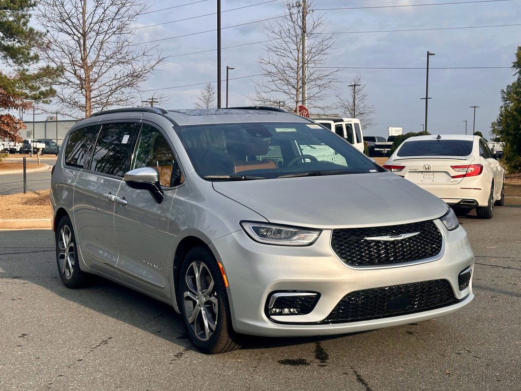 New 2026 Chrysler Pacifica Pinnacle w/ Trailer Tow Group FWD image 3