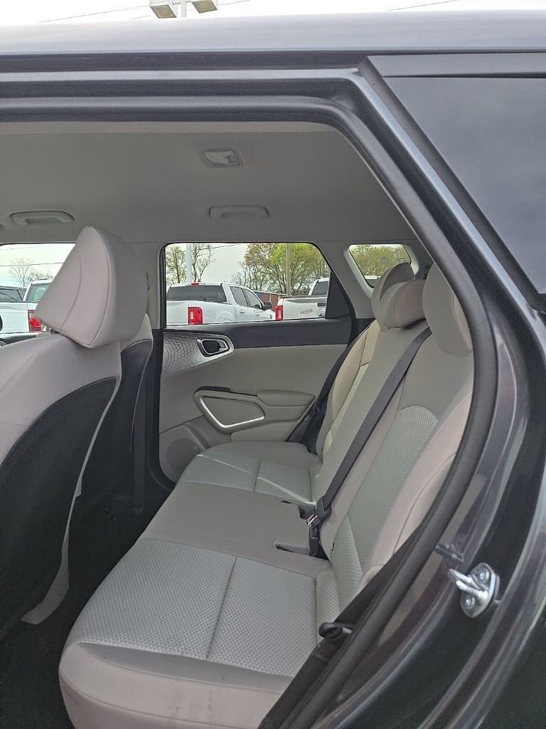 Used 2025 Kia Soul LX w/ LX Technology Package image 9