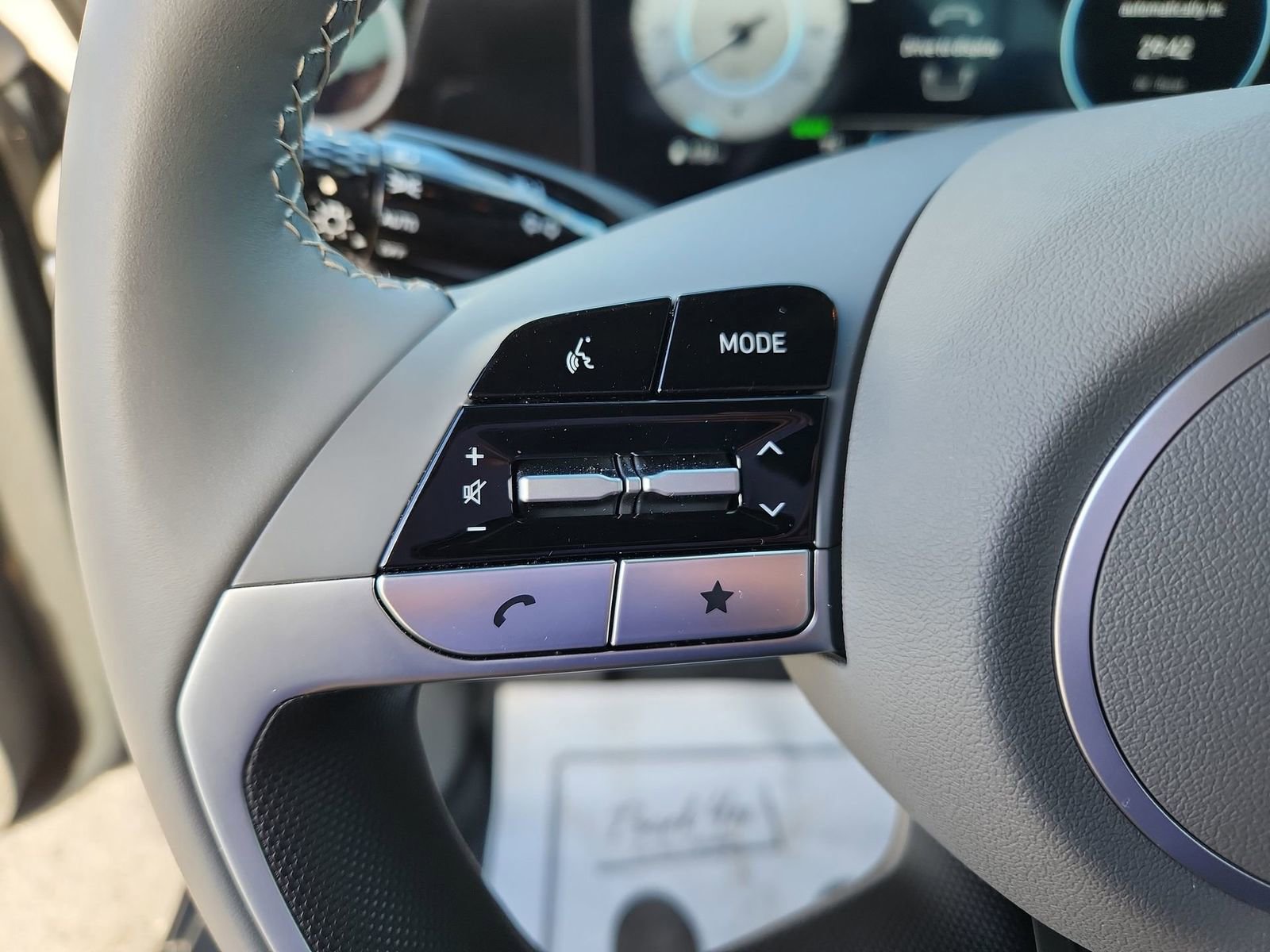 Used 2025 Hyundai Elantra SEL image 25