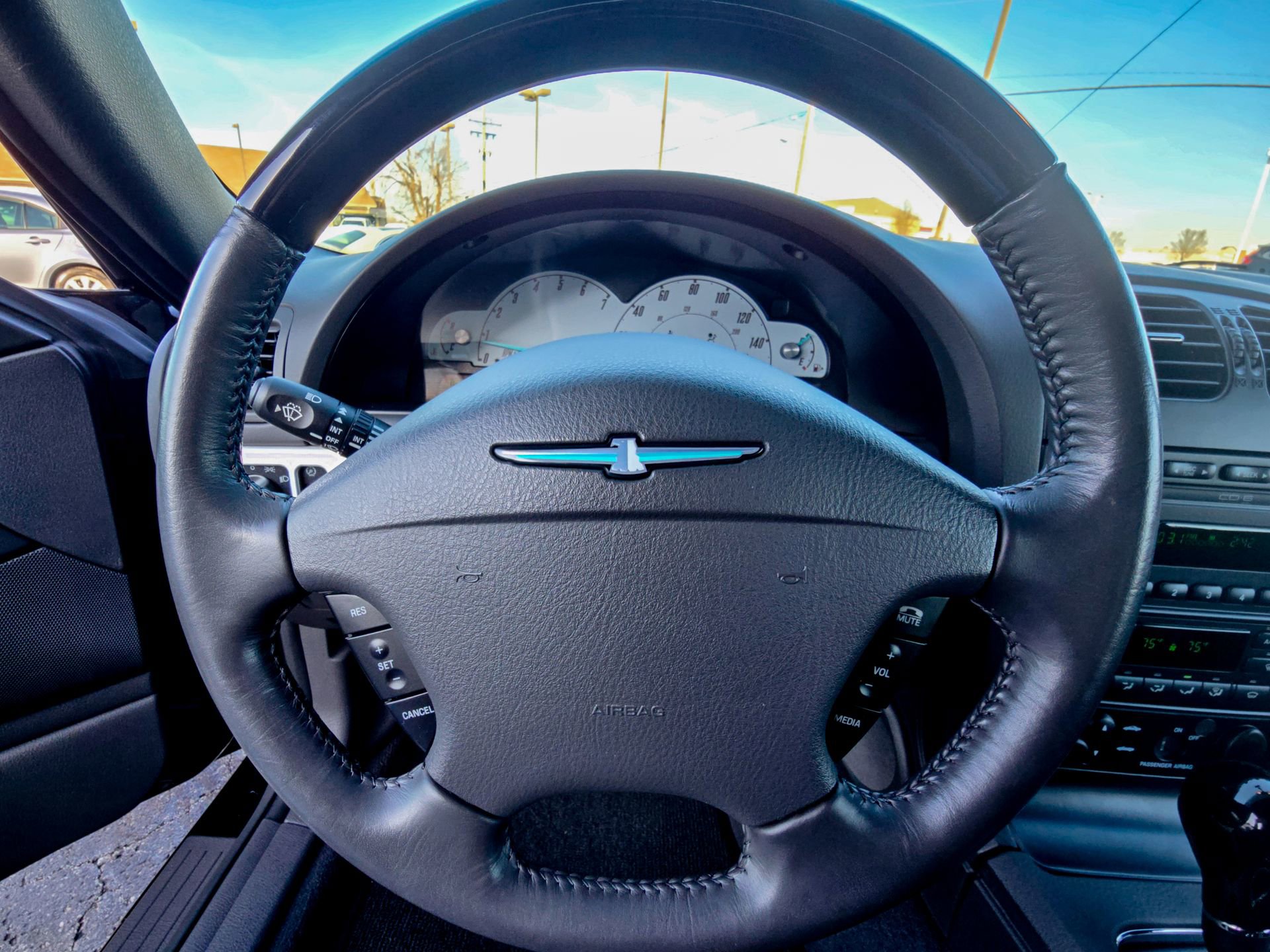 Used 2002 Ford Thunderbird image 32