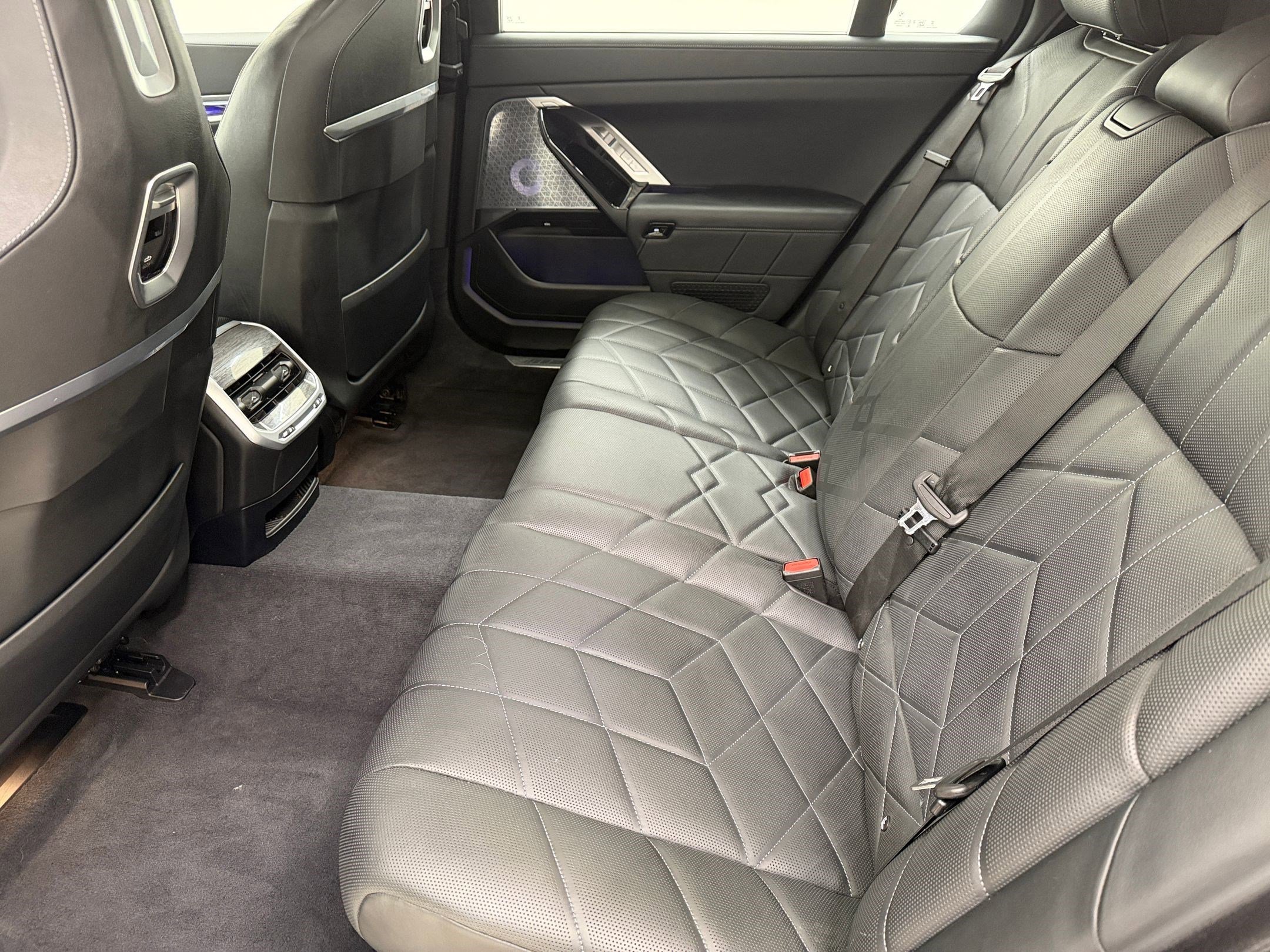 Certified 2024 BMW 760i xDrive w/ Executive Package image 15