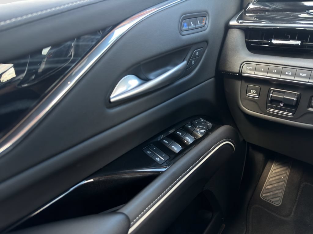 Used 2024 Cadillac Escalade Sport w/ LPO, ONYX Package AWD/4WD image 12