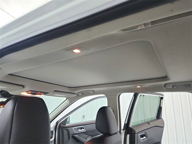 Used 2021 Nissan Rogue SV w/ Premium Package image 22